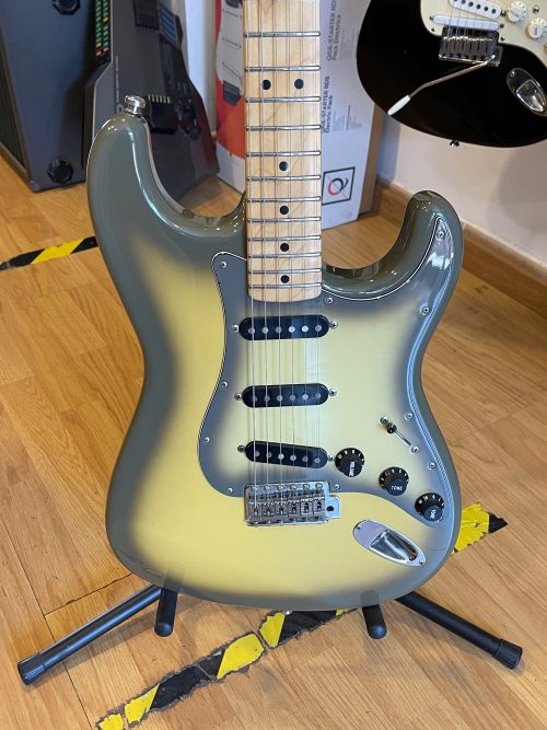 Fender Stratocaster Antigua Crafted Japan